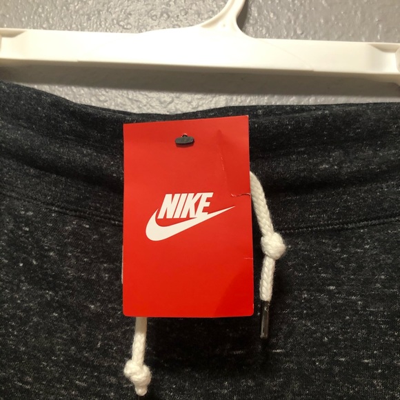 NWT Nike Gym Vintage Capris Size S - Picture 5 of 8